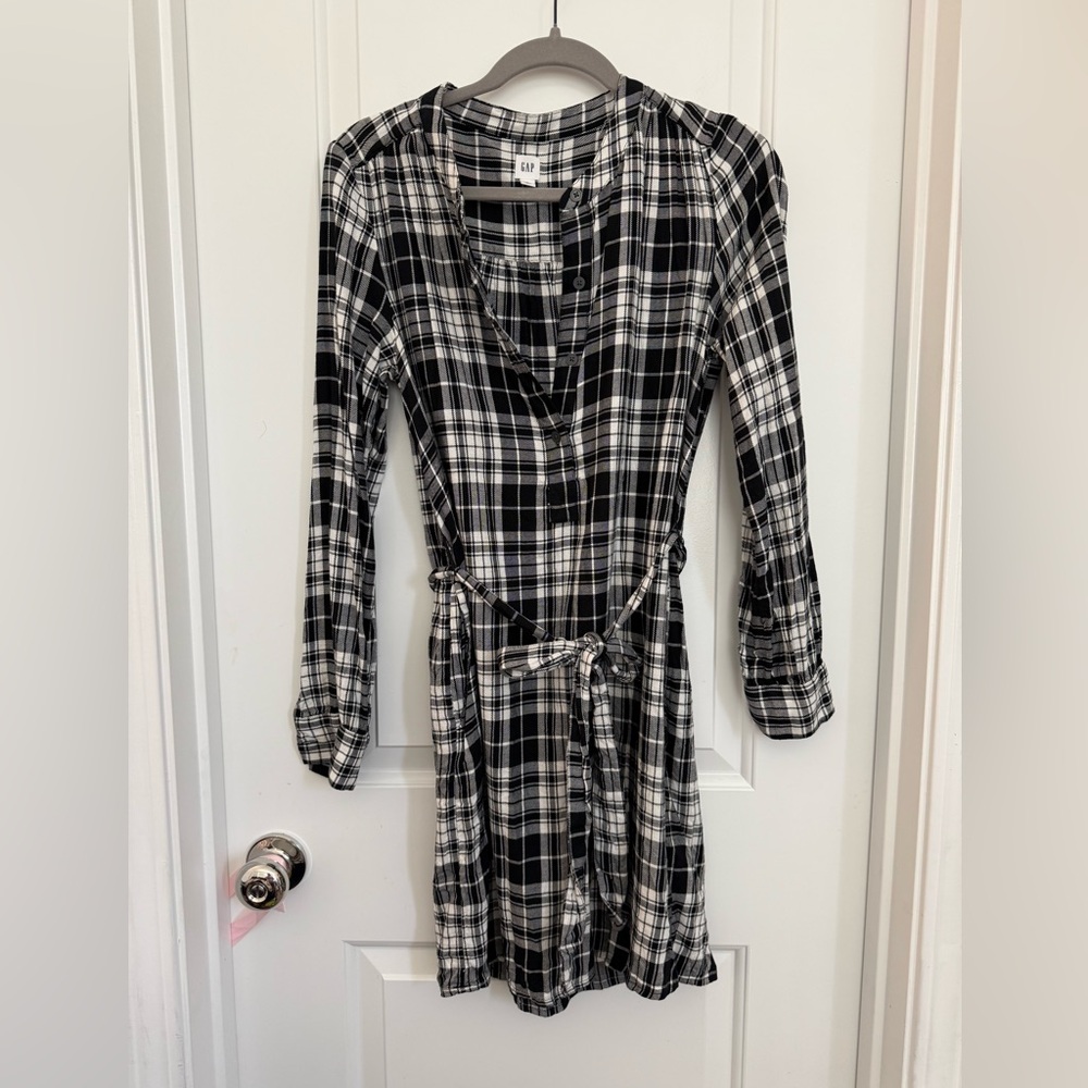 GAP Long sleeve plaid dress w/ tie waist, size small